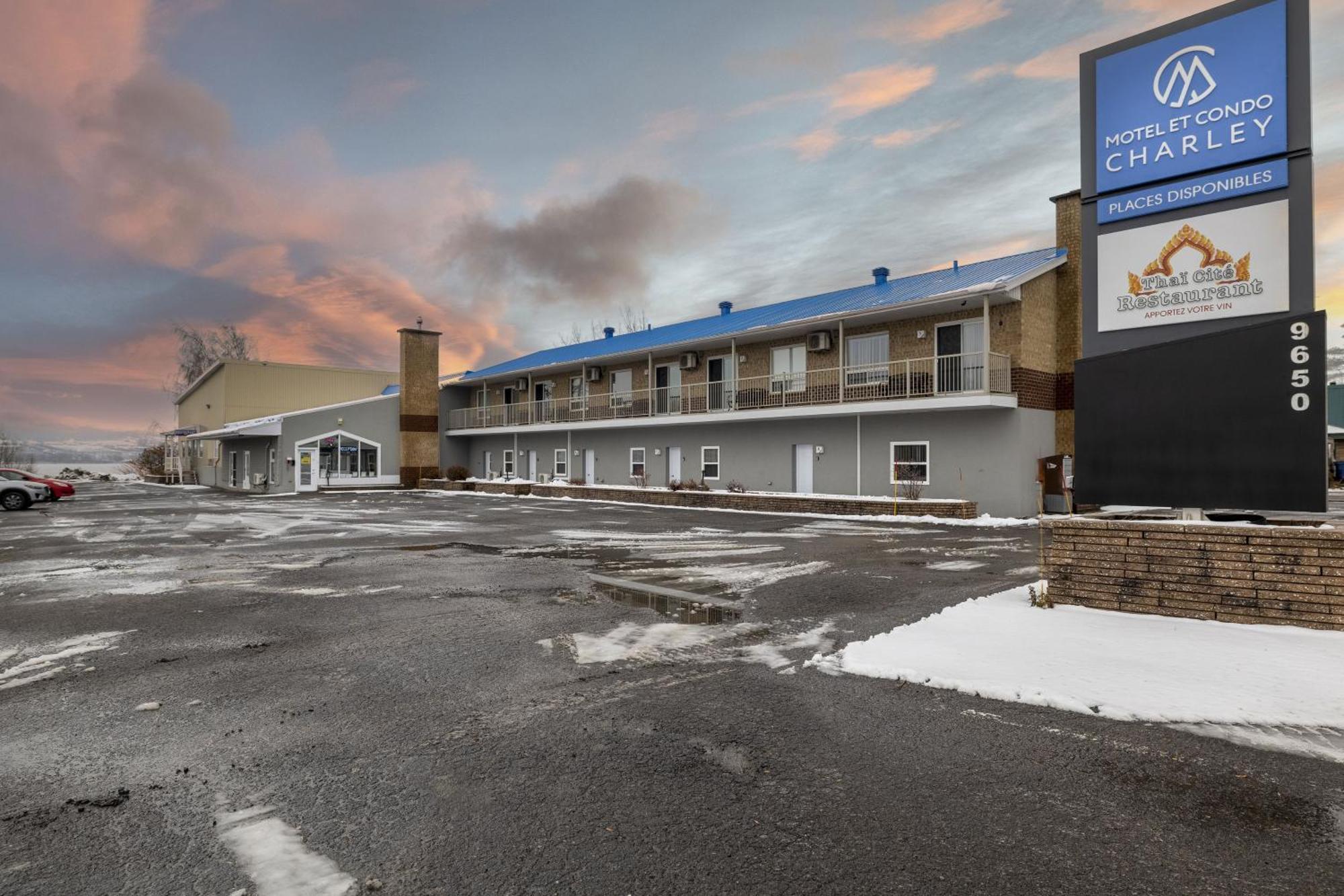 Motel Et Condo Chez Charley Sainte-Anne-de-Beaupre Exterior photo