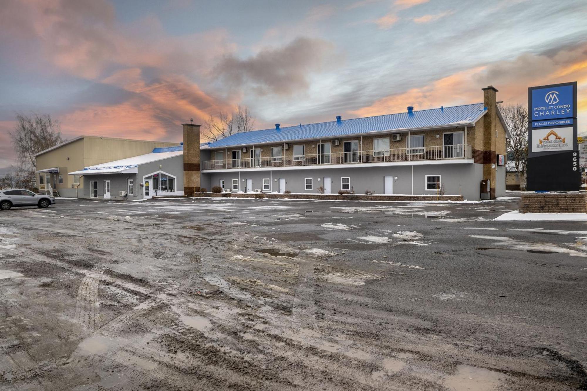 Motel Et Condo Chez Charley Sainte-Anne-de-Beaupre Exterior photo