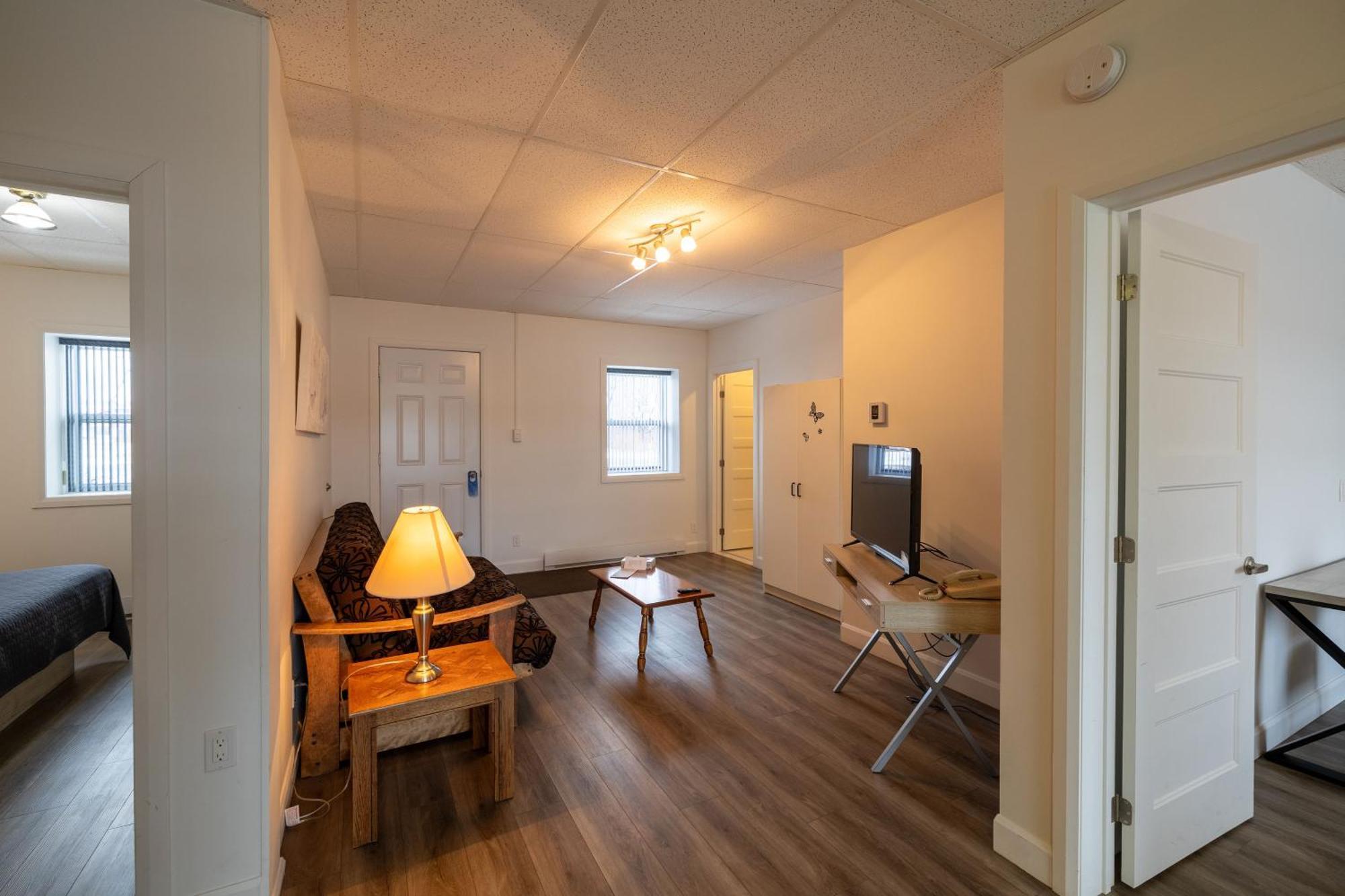 Motel Et Condo Chez Charley Sainte-Anne-de-Beaupre Exterior photo