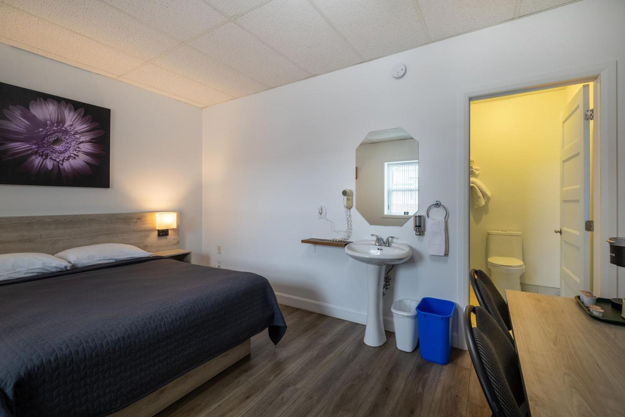 Motel Et Condo Chez Charley Sainte-Anne-de-Beaupre Exterior photo