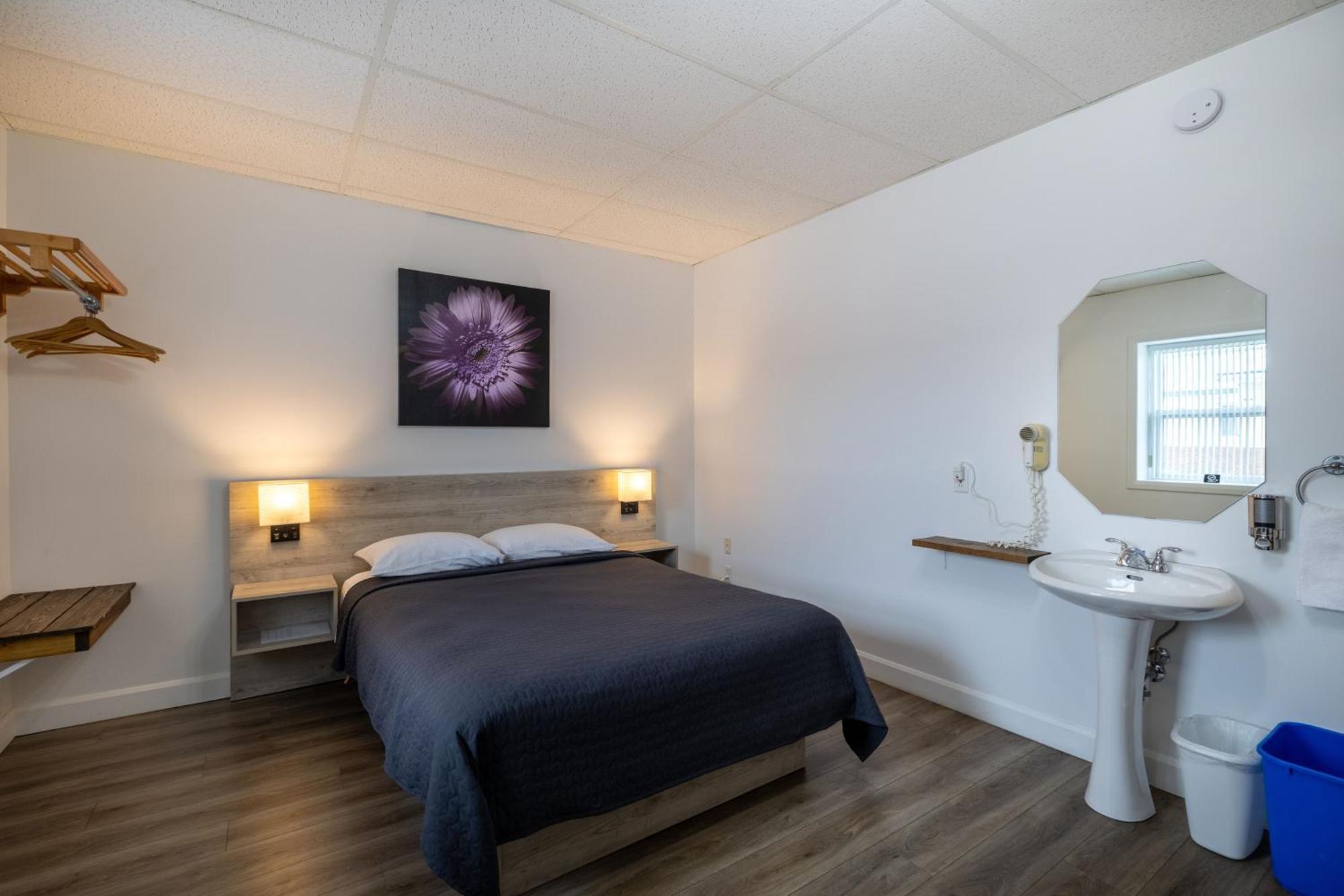 Motel Et Condo Chez Charley Sainte-Anne-de-Beaupre Exterior photo